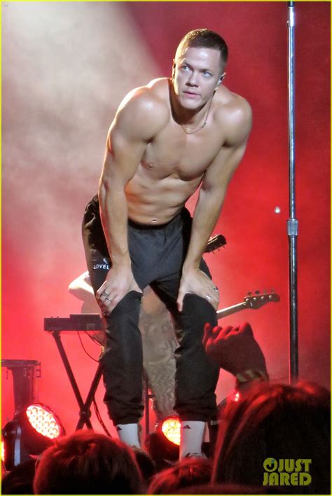 imagine dragons shirtless|The Internet Loses It Over Dan Reynolds’ Latest。